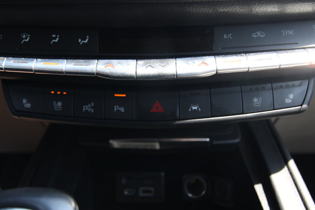 Used 2019 Cadillac XT4 Premium Luxury AWD/4WD image 29