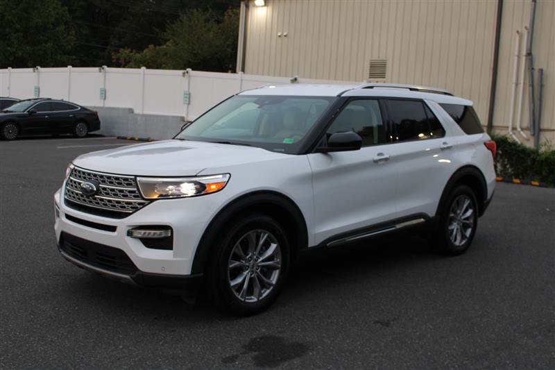 Used 2023 Ford Explorer Limited AWD/4WD image 4