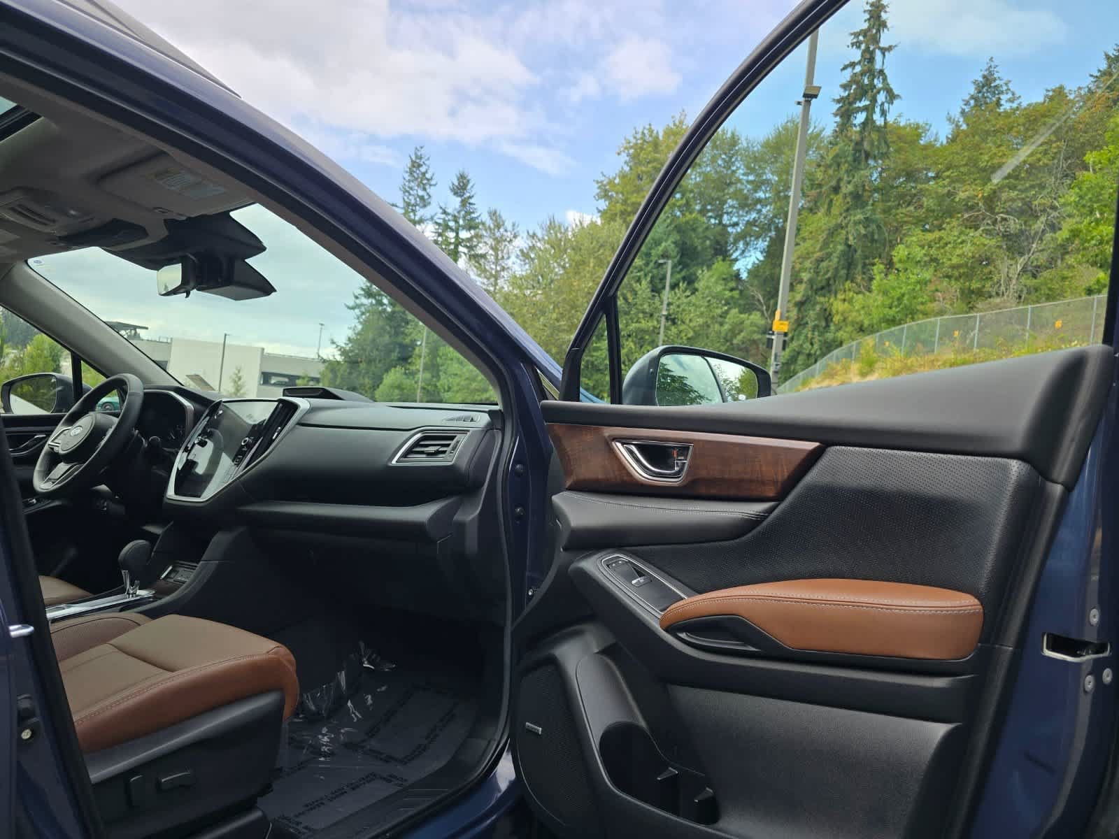 Certified 2025 Subaru Ascent Touring AWD/4WD image 30