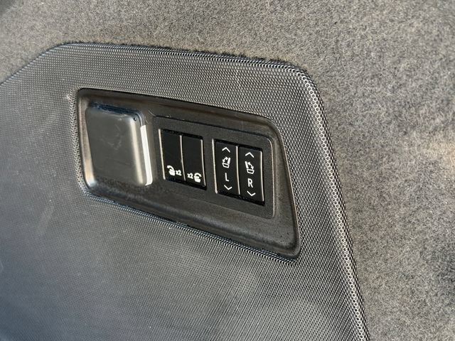 Certified 2022 Cadillac Escalade ESV Premium Luxury RWD image 17