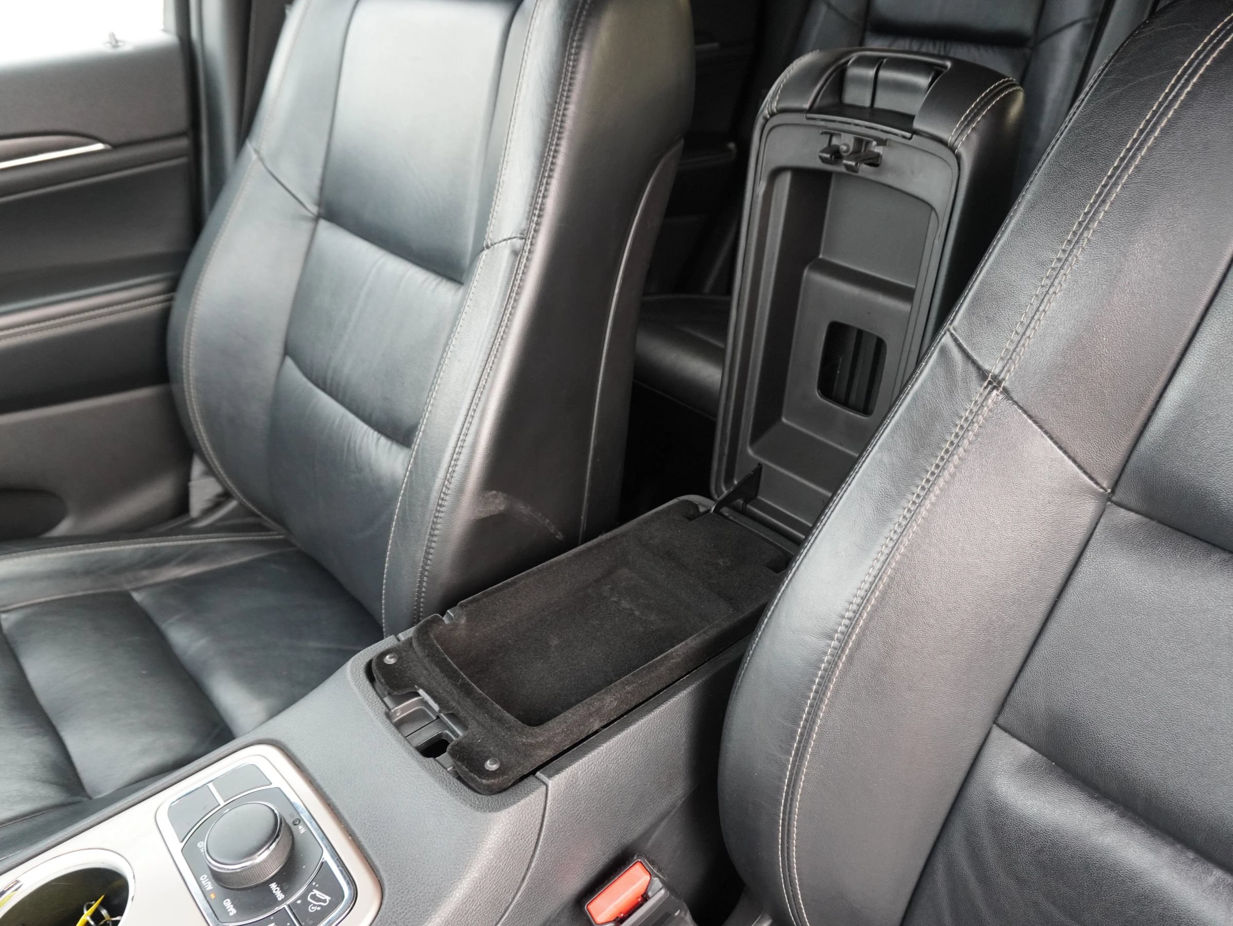 Used 2016 Jeep Grand Cherokee Limited AWD/4WD image 25