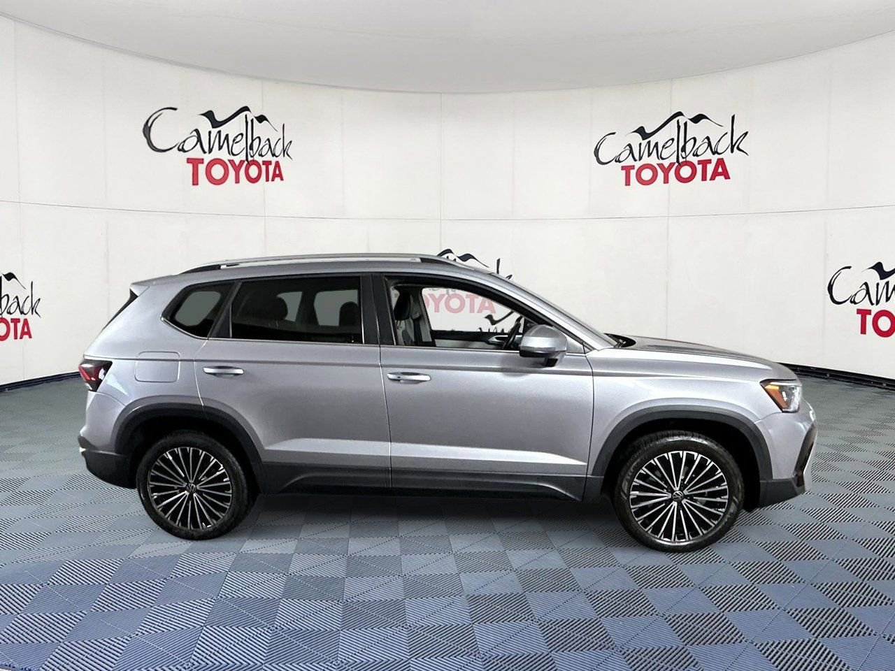 Used 2025 Volkswagen Taos SE image 8