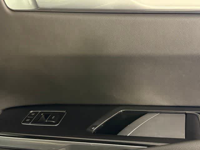 Used 2026 Cadillac Escalade Luxury AWD/4WD image 33