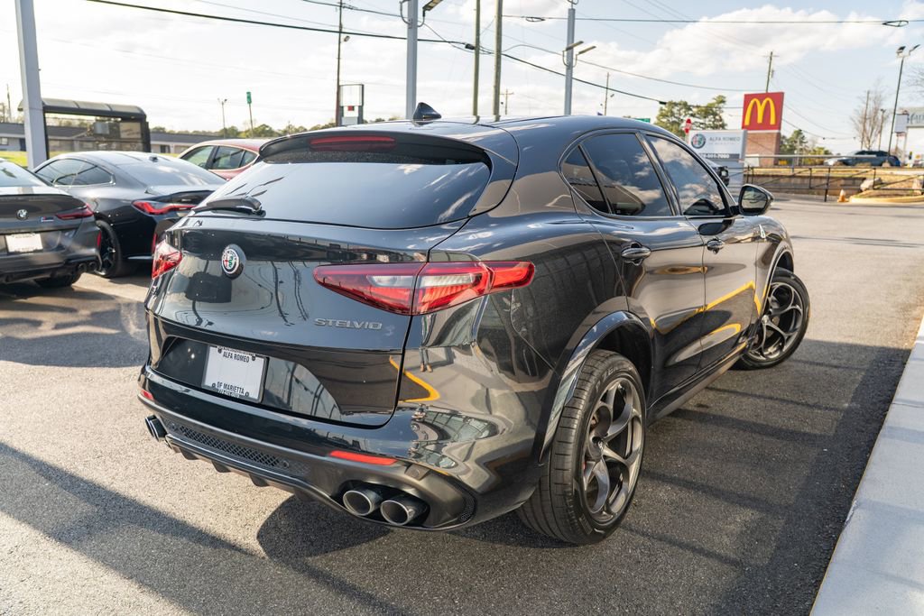 Used 2021 Alfa Romeo Stelvio Quadrifoglio image 9