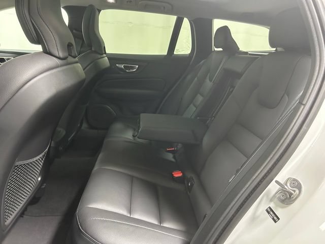 Certified 2025 Volvo V60 B5 Cross Country Plus AWD/4WD image 11