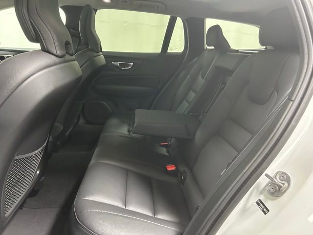 Certified 2025 Volvo V60 B5 Cross Country Plus AWD/4WD image 11
