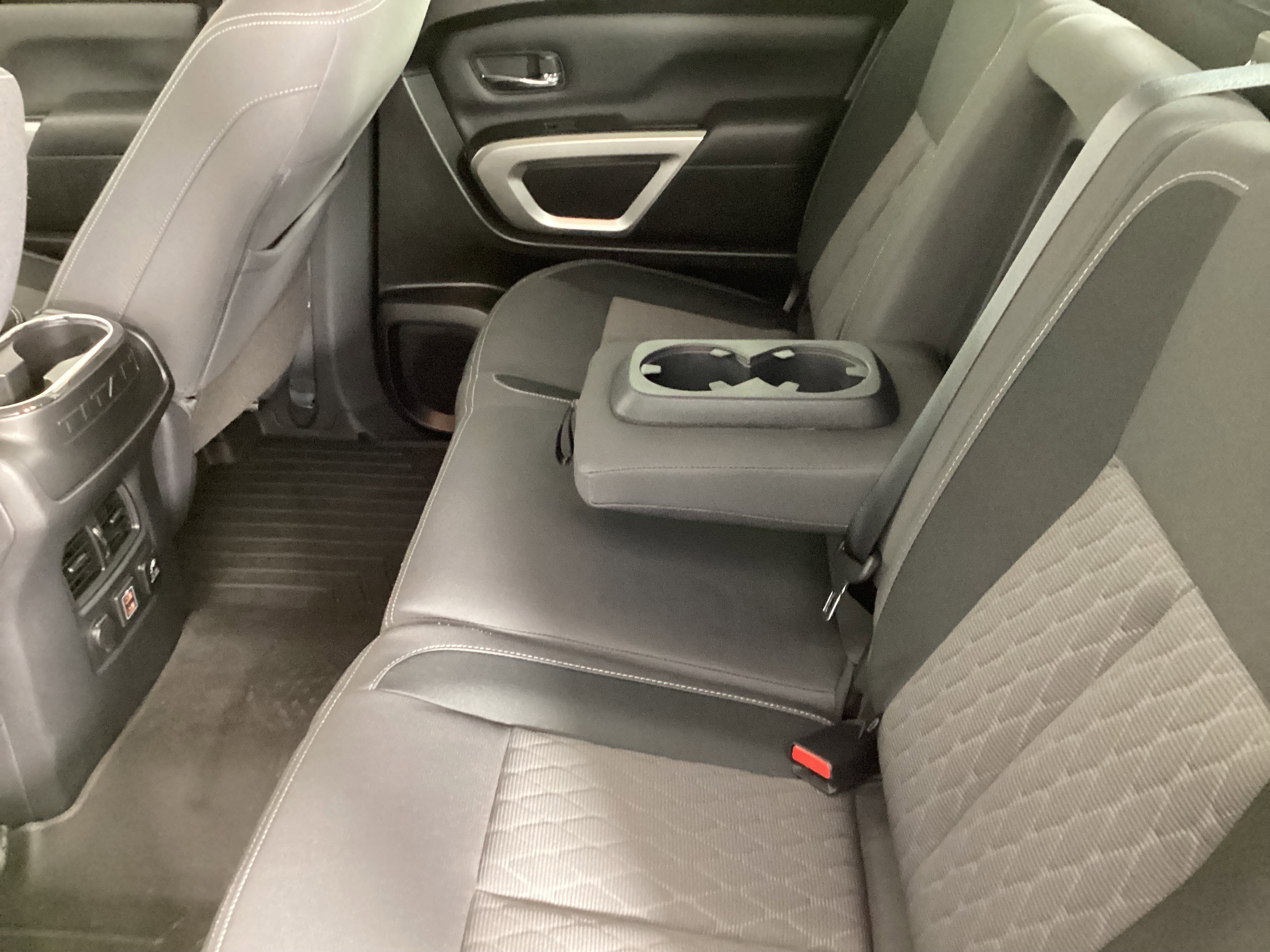 Used 2024 Nissan Titan SV w/ SV Convenience Package image 32