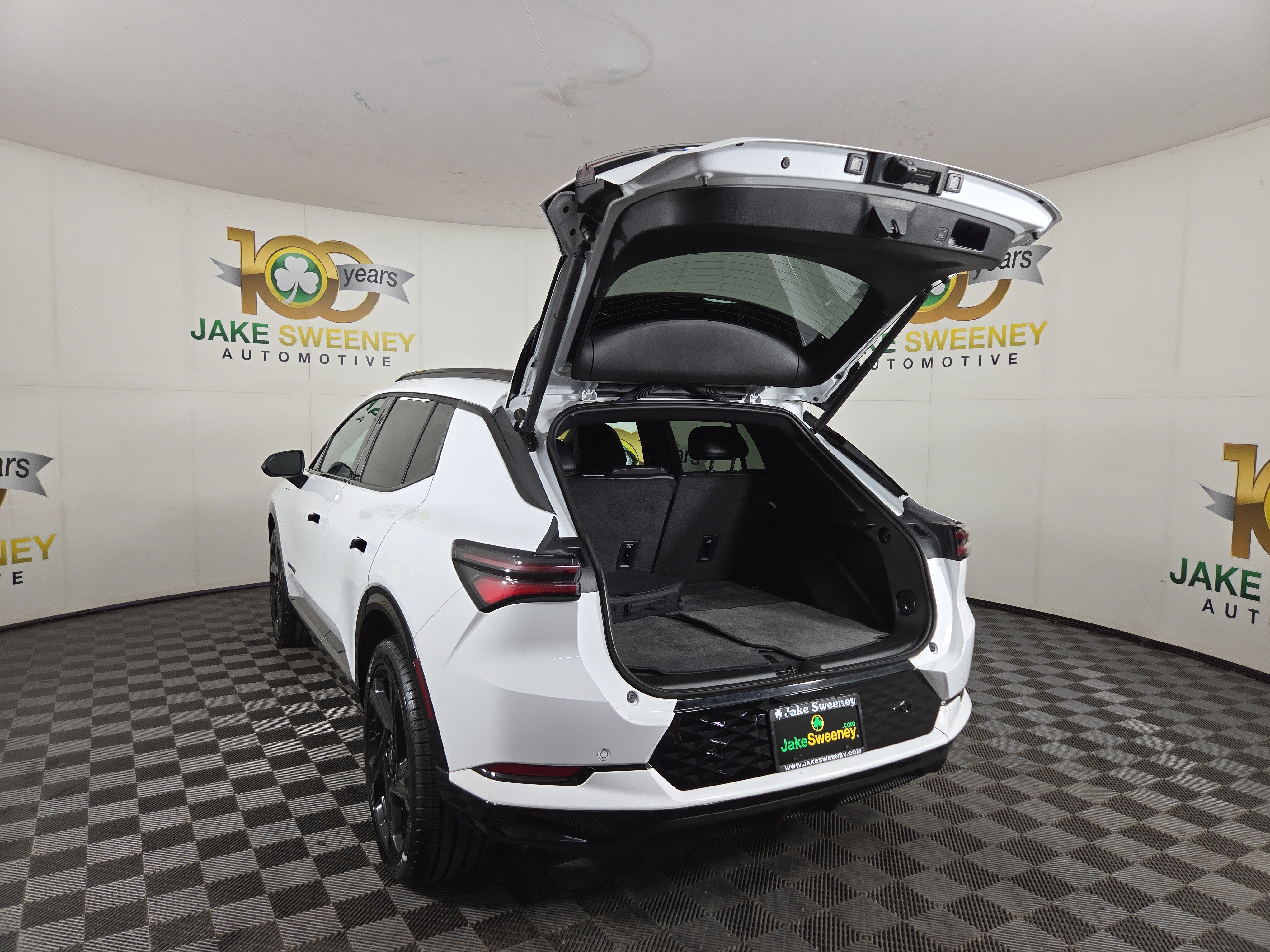 Used 2024 Chevrolet Equinox EV RS FWD image 30