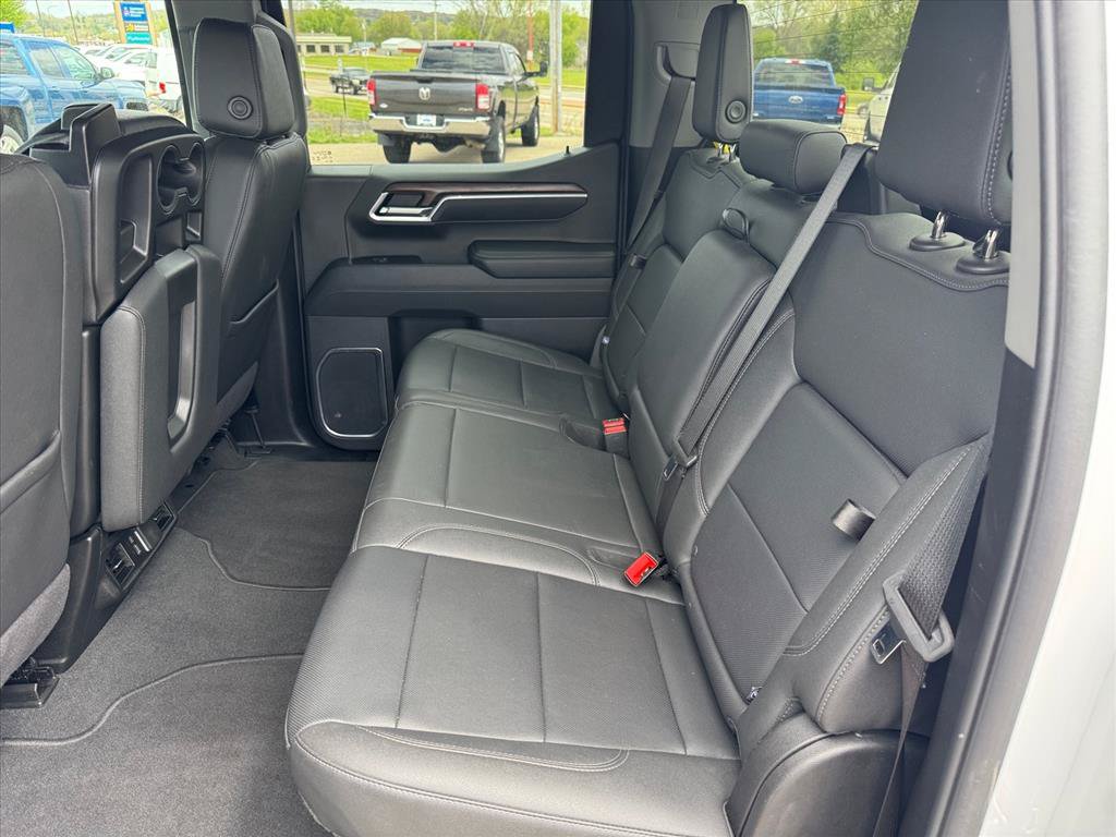 Used 2025 GMC Sierra 1500 SLT AWD/4WD image 9