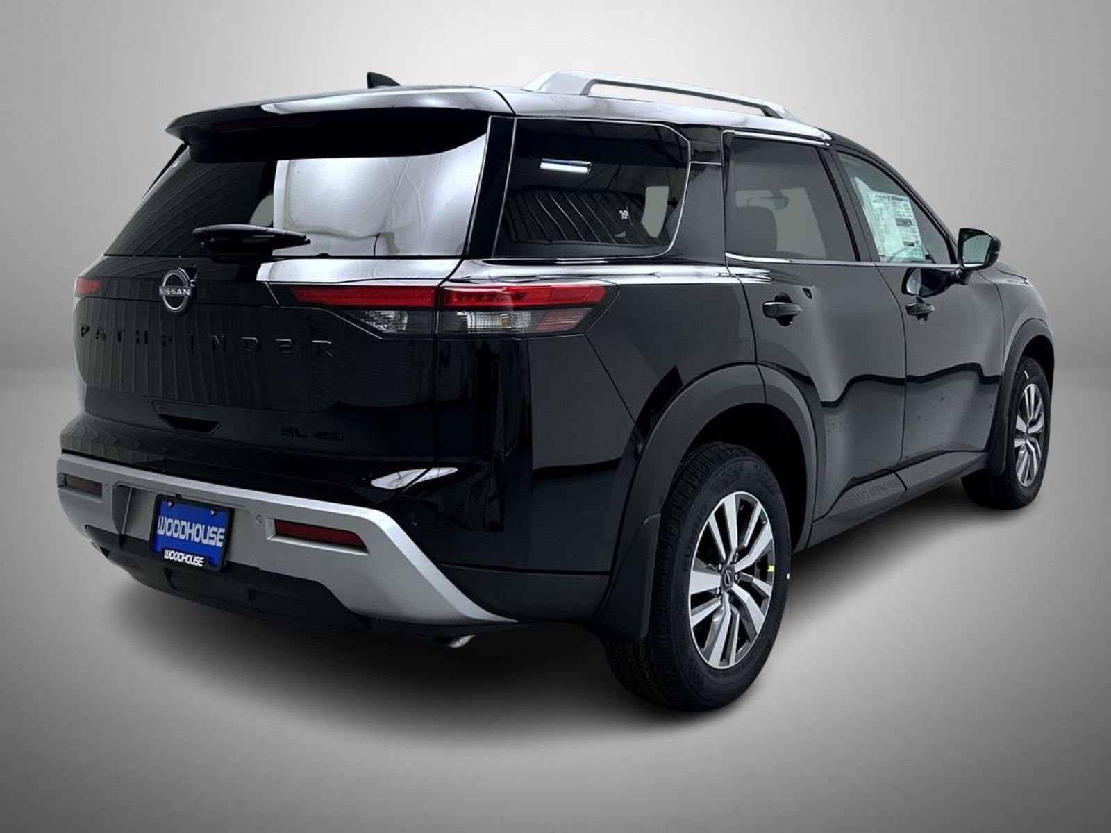 New 2025 Nissan Pathfinder SL w/ Black Appearance Package image 5
