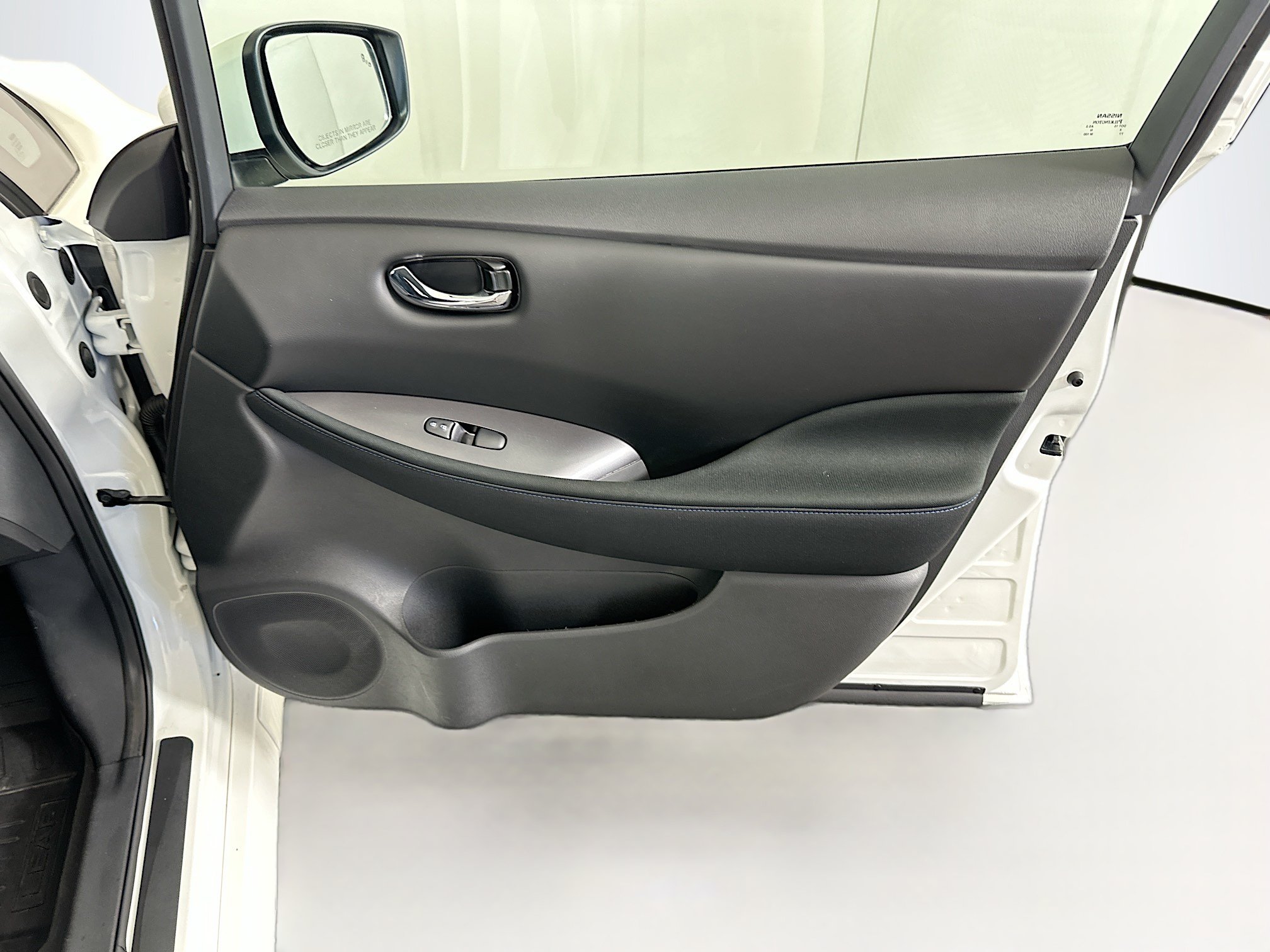 Used 2025 Nissan Leaf S FWD image 30