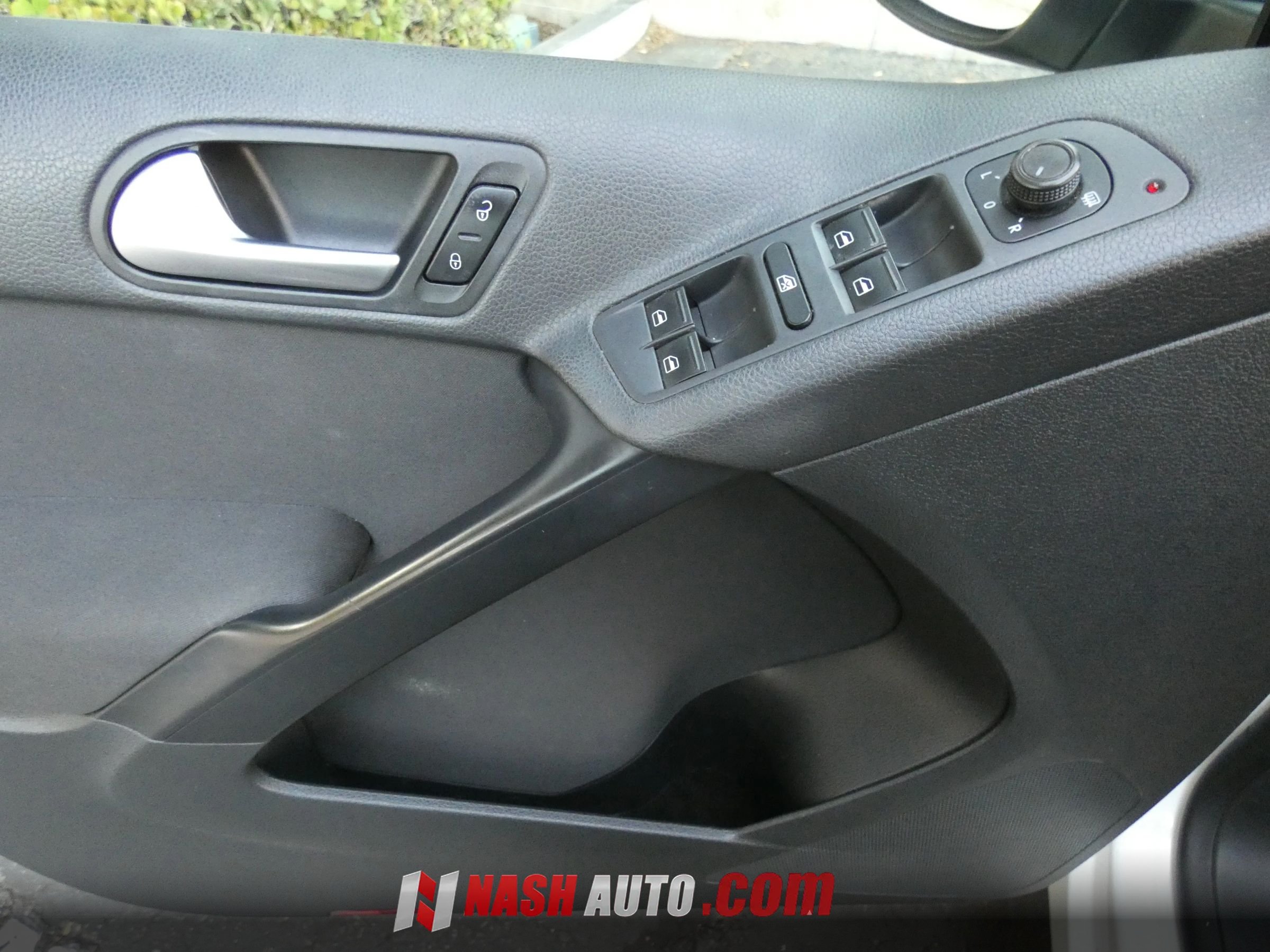 Used 2017 Volkswagen Tiguan S FWD image 46