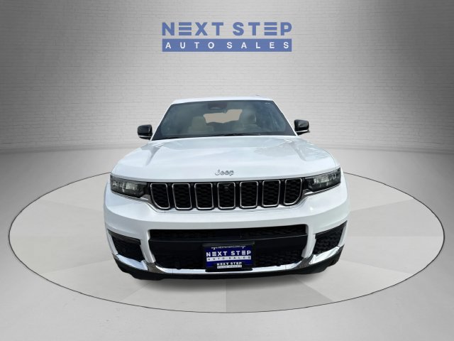 Used 2023 Jeep Grand Cherokee L Limited w/ Luxury Tech Group II AWD/4WD image 2