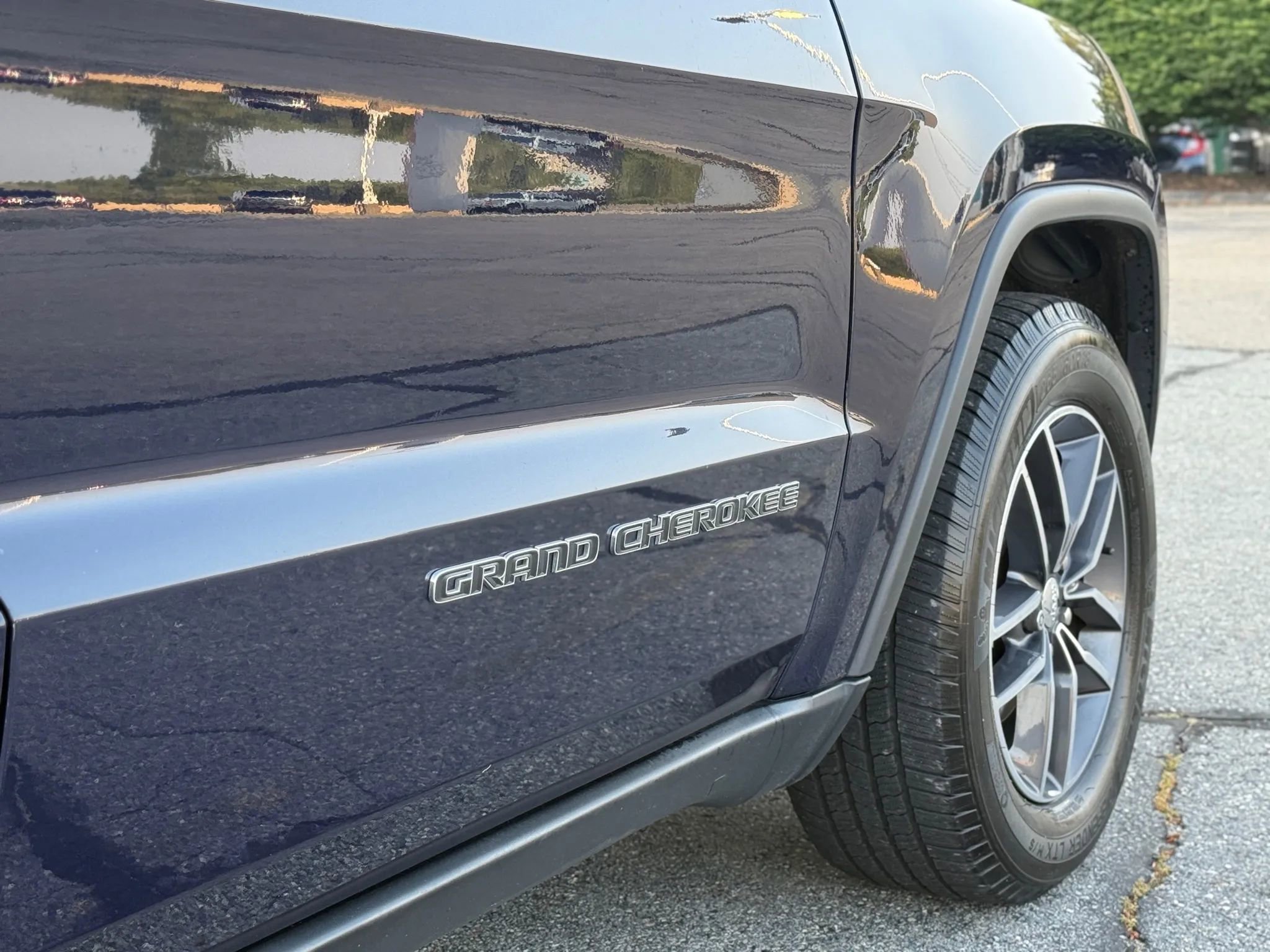 Used 2018 Jeep Grand Cherokee Limited image 38
