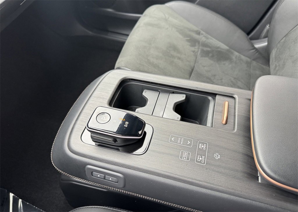 Used 2023 Nissan Ariya AWD image 21