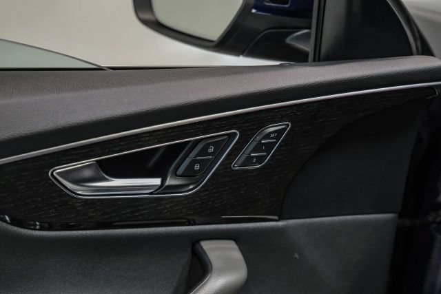 Used 2021 Audi Q8 Premium Plus w/ Premium Plus Package AWD/4WD image 44