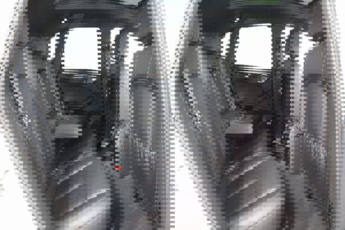 Used 2021 Porsche Macan image 16