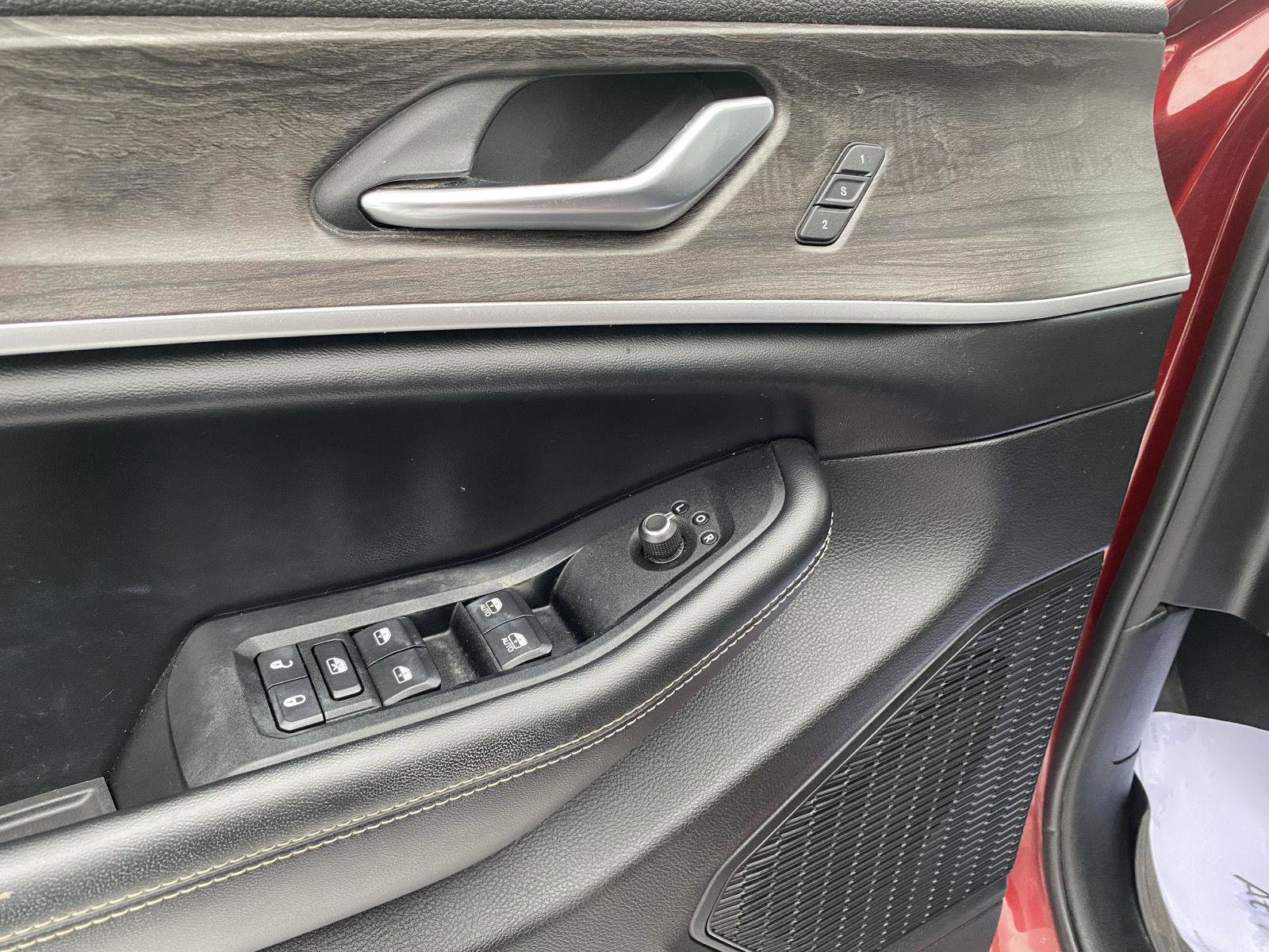 Used 2023 Jeep Grand Cherokee L Limited image 11