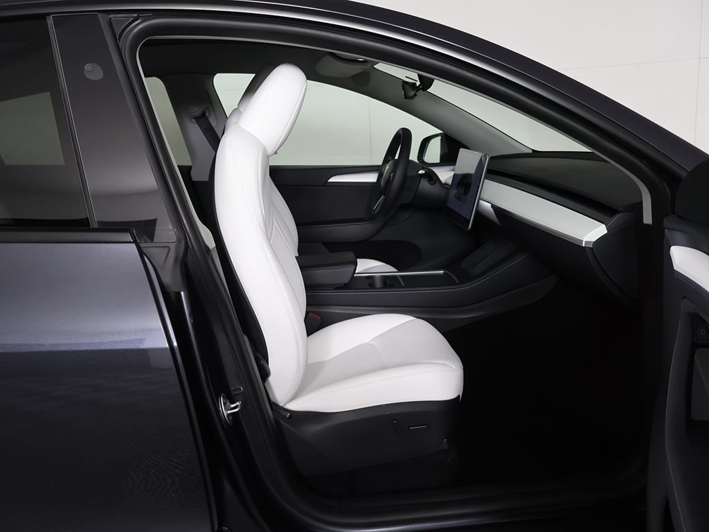 Used 2024 Tesla Model Y Performance AWD/4WD image 31