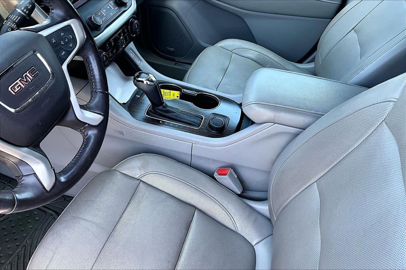 Used 2018 GMC Acadia SLT FWD image 16
