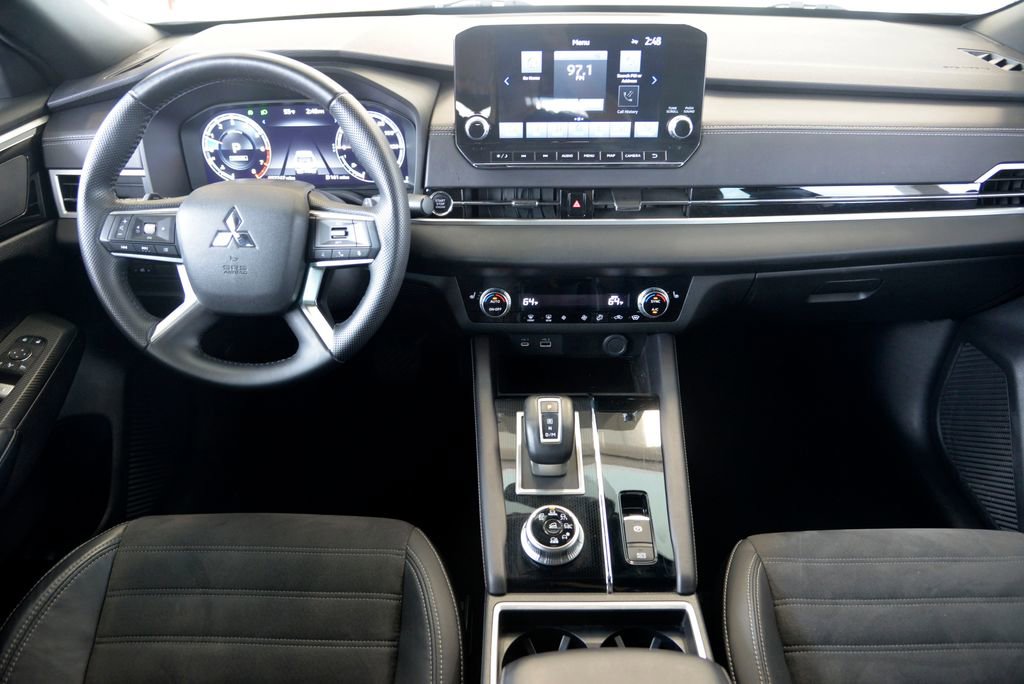 Used 2023 Mitsubishi Outlander SE Black Edition image 17