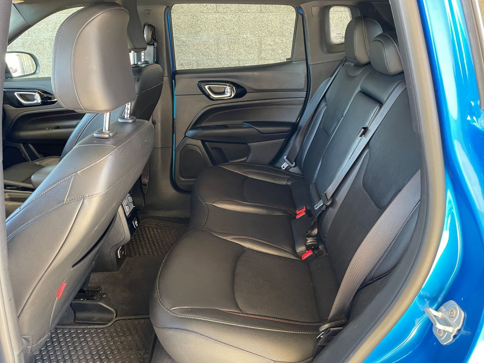 Used 2025 Jeep Compass Trailhawk AWD/4WD image 24