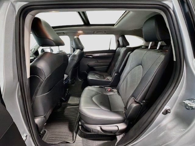 Used 2022 Toyota Highlander Platinum AWD/4WD image 22