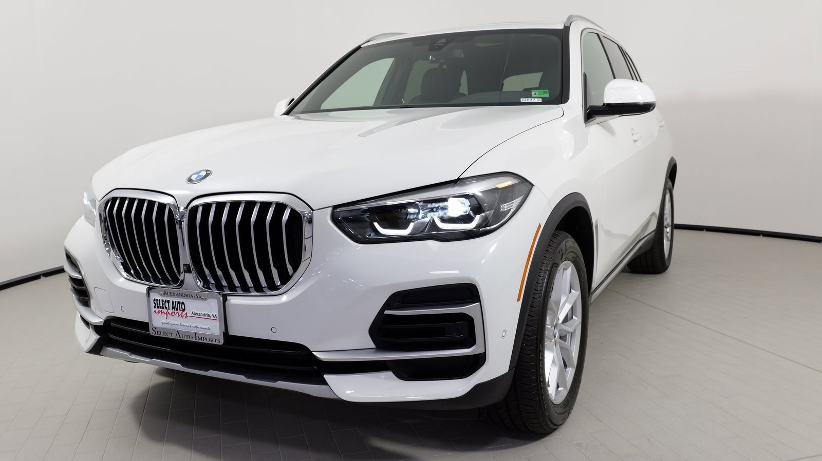 Used 2022 BMW X5 xDrive40i w/ Parking Assistance Package image 4