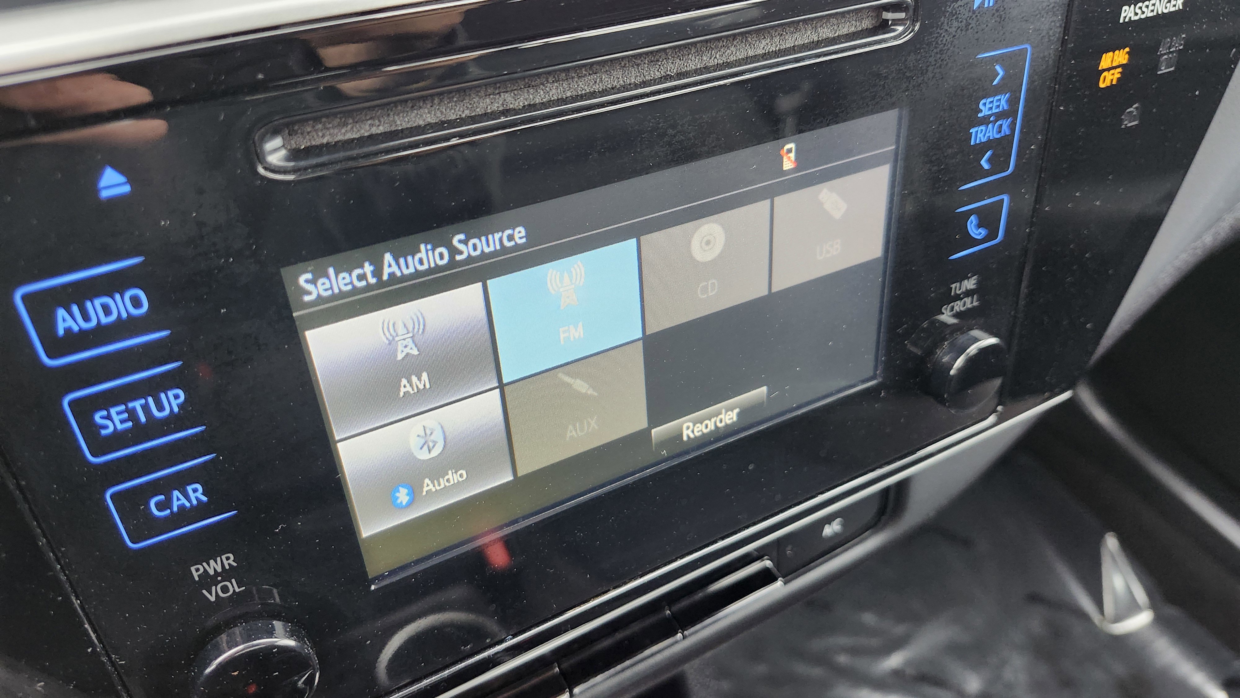 Used 2017 Toyota Corolla LE image 4