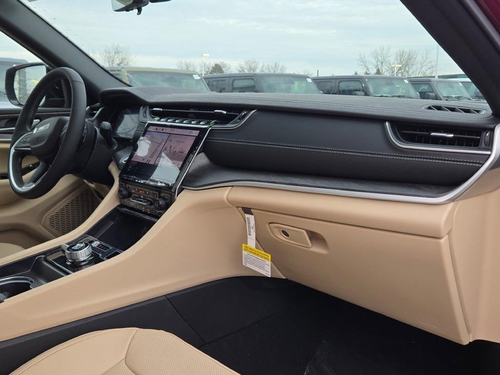 New 2025 Jeep Grand Cherokee Limited image 8