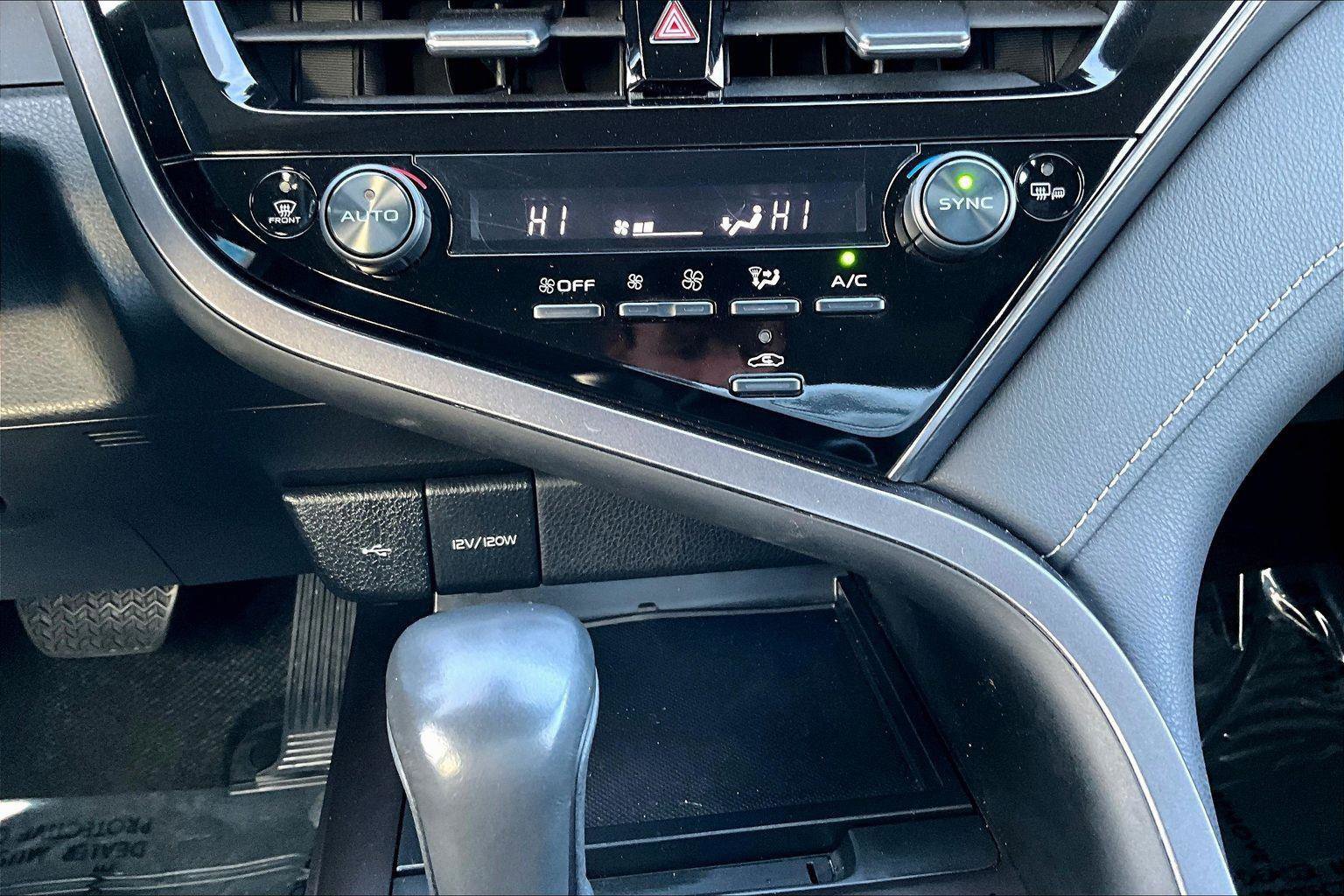 Used 2024 Toyota Camry SE image 13