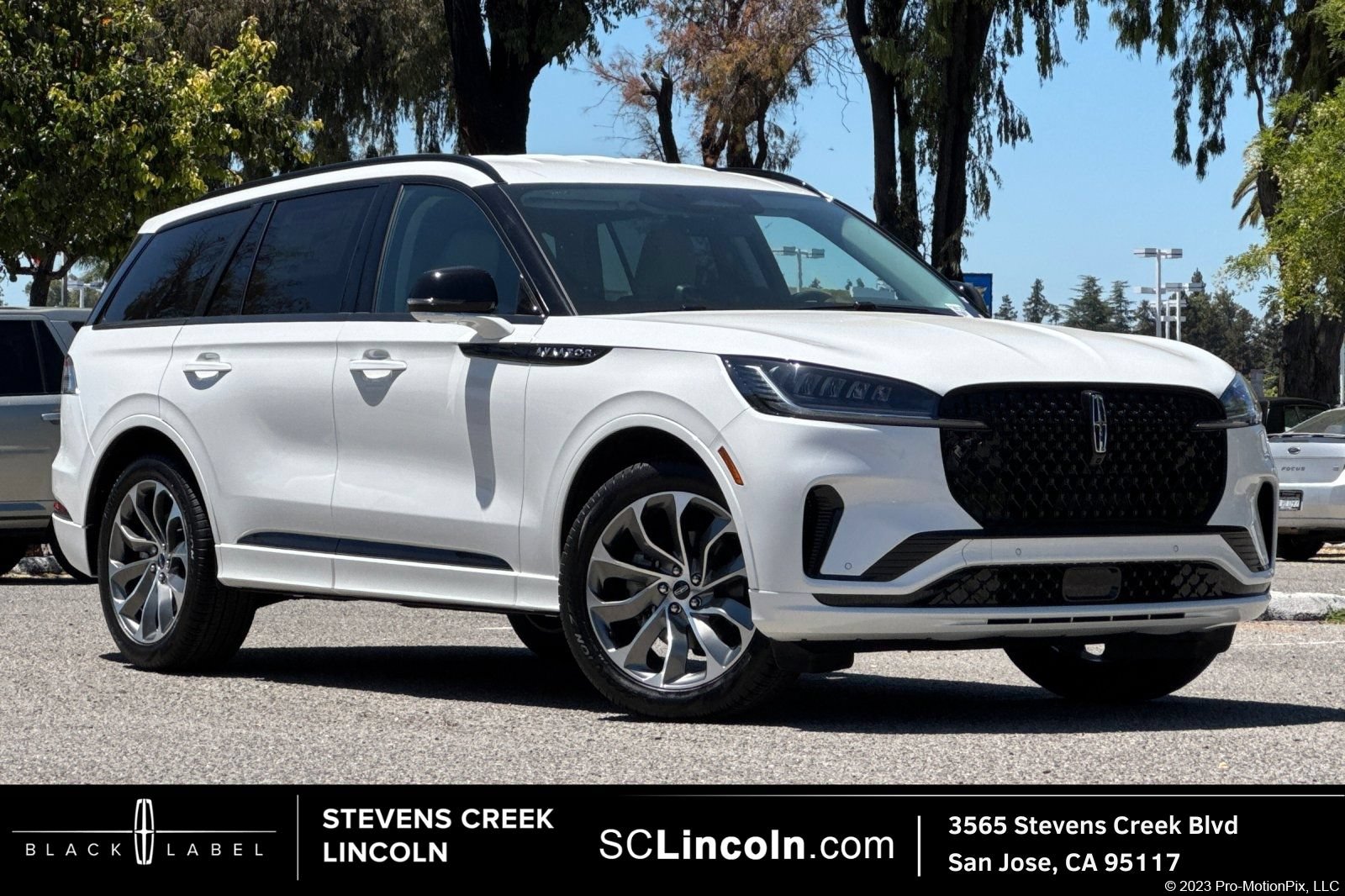 New 2026 Lincoln Aviator AWD w/ Jet Appearance Package image 1