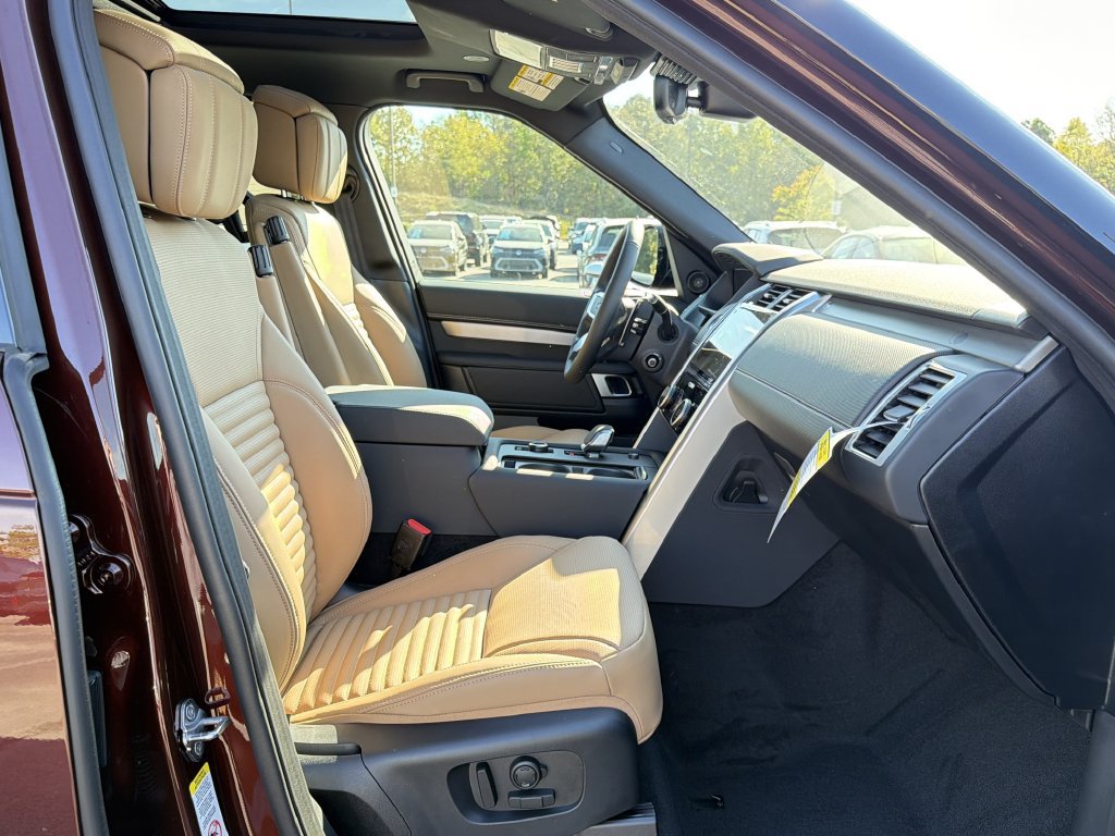 New 2026 Land Rover Discovery Limited Edition AWD/4WD image 16