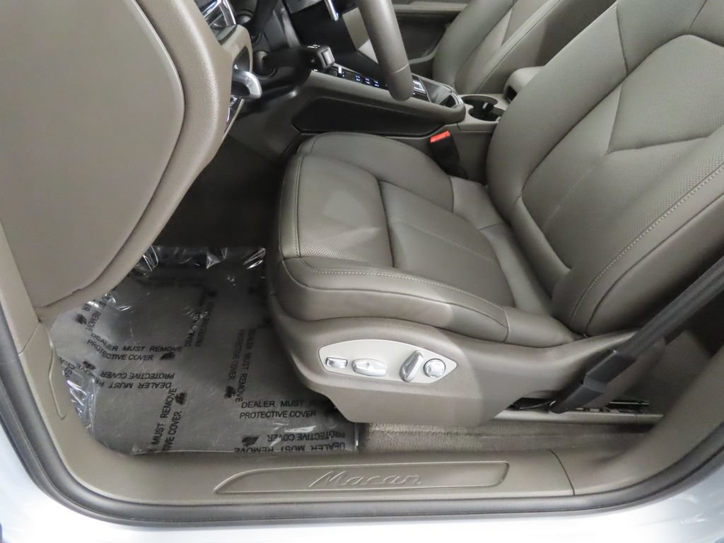 Certified 2026 Porsche Macan AWD/4WD image 40