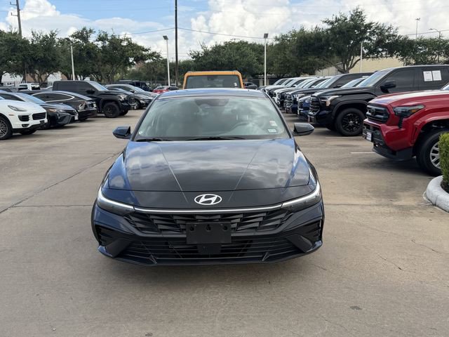 Used 2025 Hyundai Elantra SEL FWD image 2