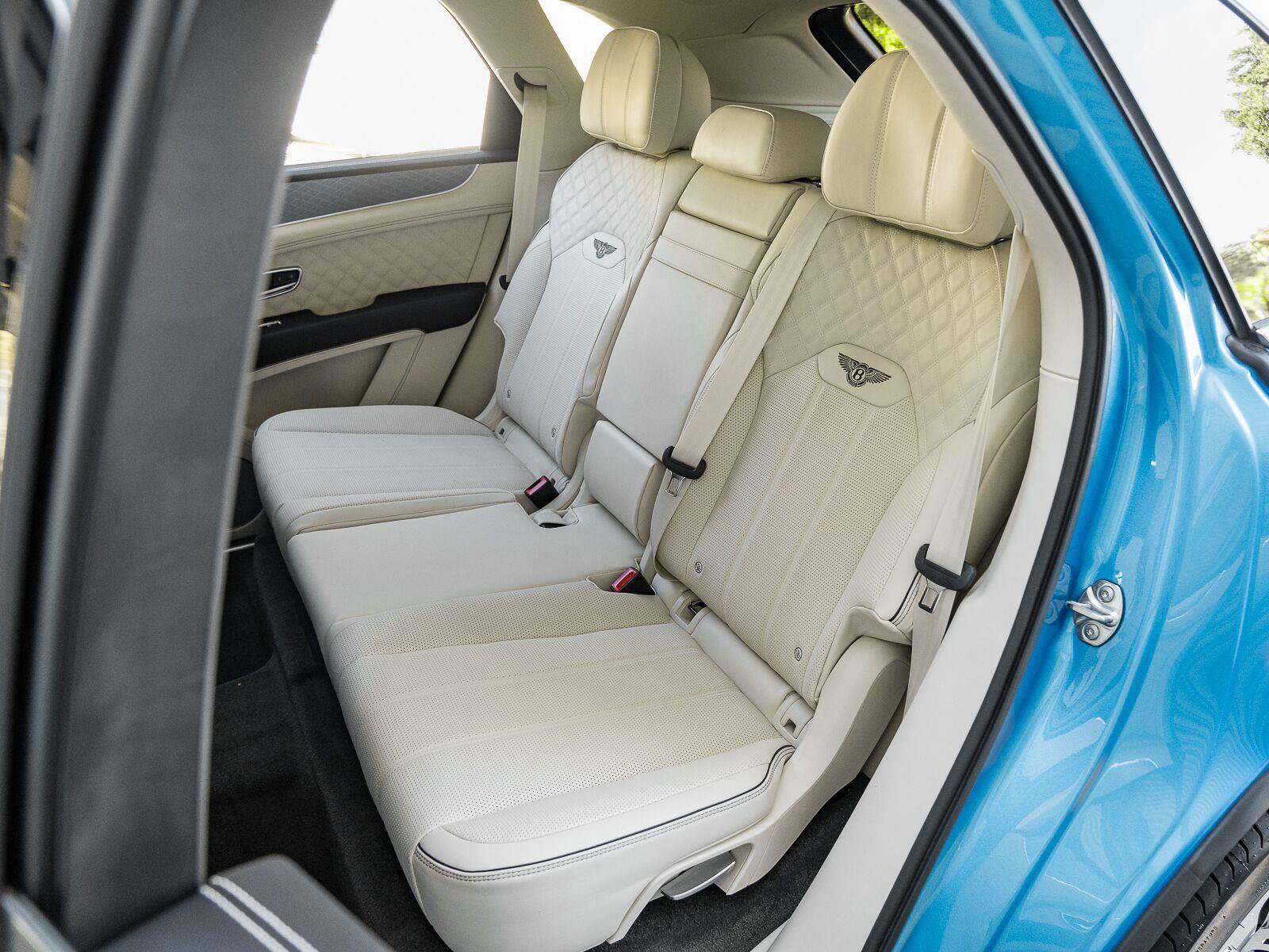 Used 2022 Bentley Bentayga AWD/4WD image 30