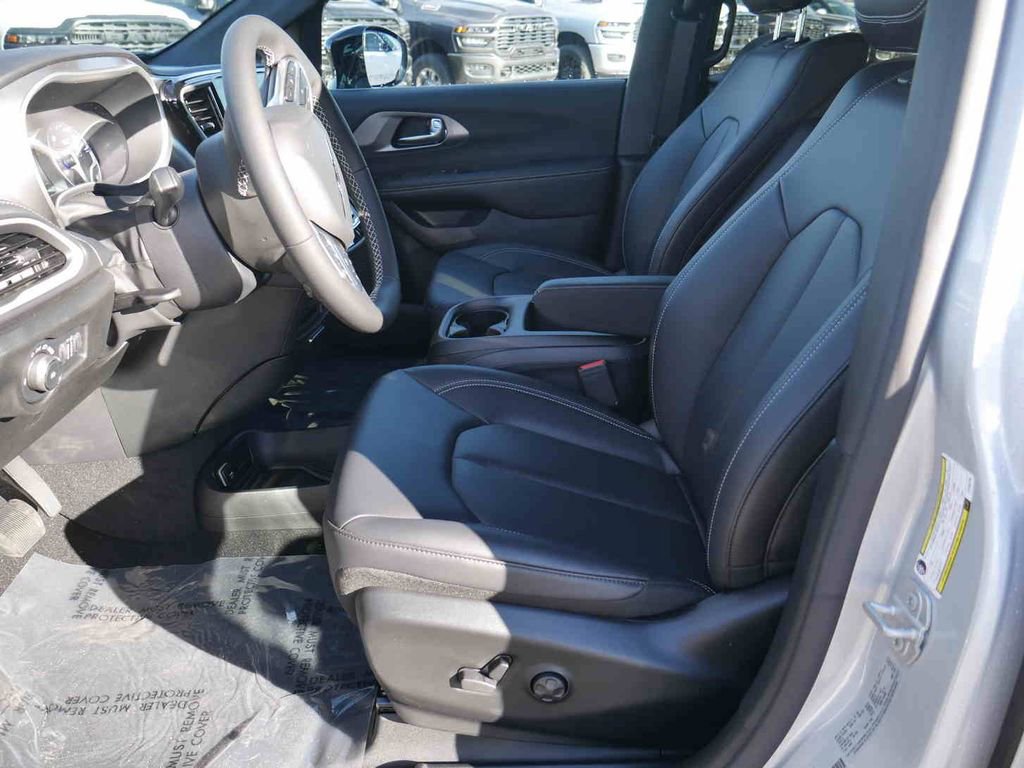 New 2026 Chrysler Pacifica Select image 27