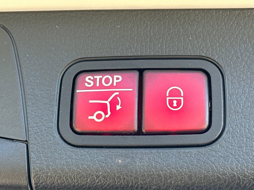Certified 2023 Mercedes-Benz GLB 250 image 31