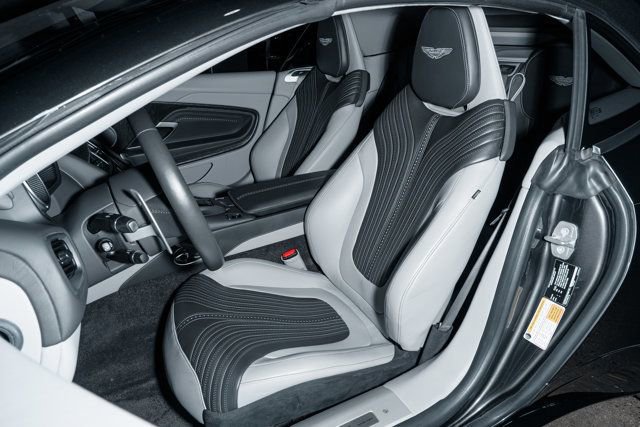 Used 2019 Aston Martin DB11 Volante image 18