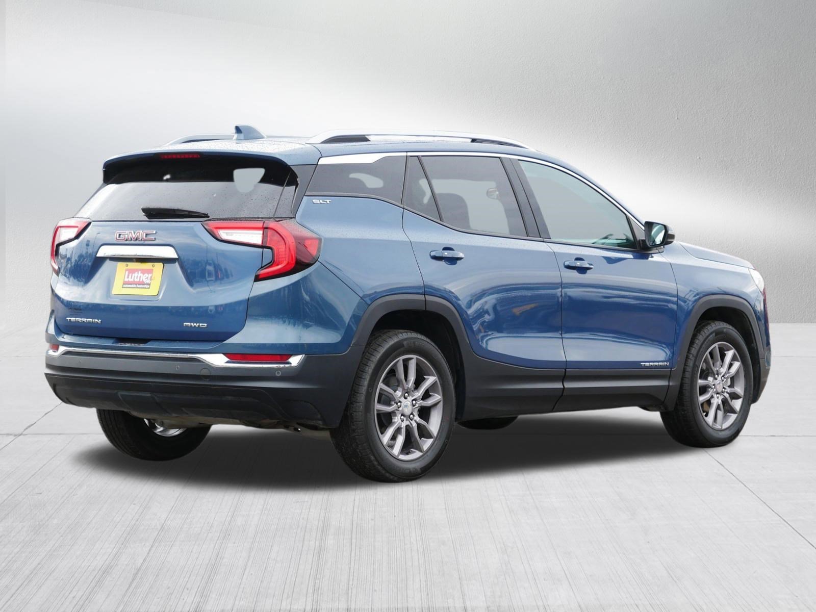 Used 2024 GMC Terrain SLT w/ Infotainment Package II image 7