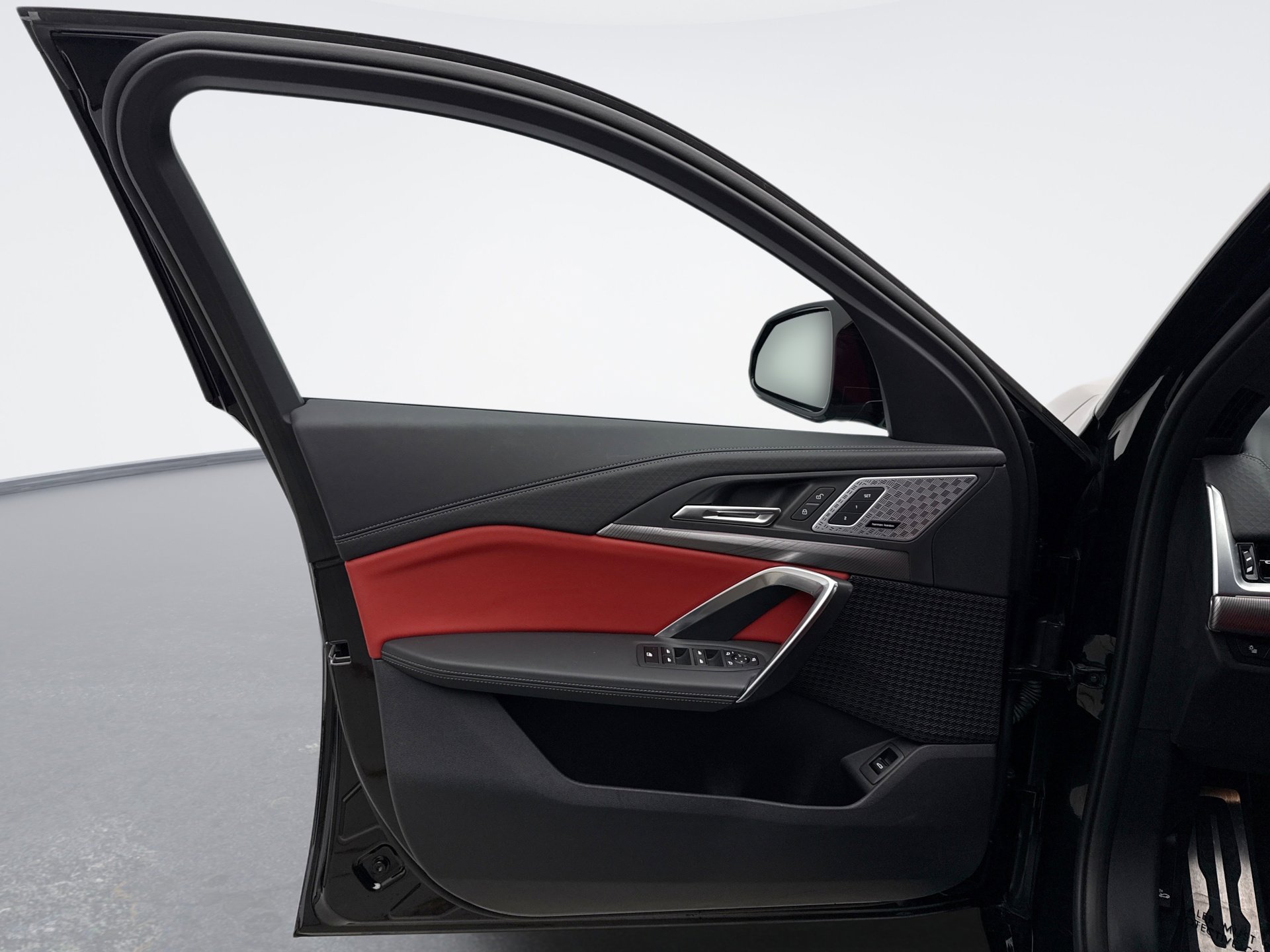 Used 2025 BMW X2 M35i w/ Premium Package image 9