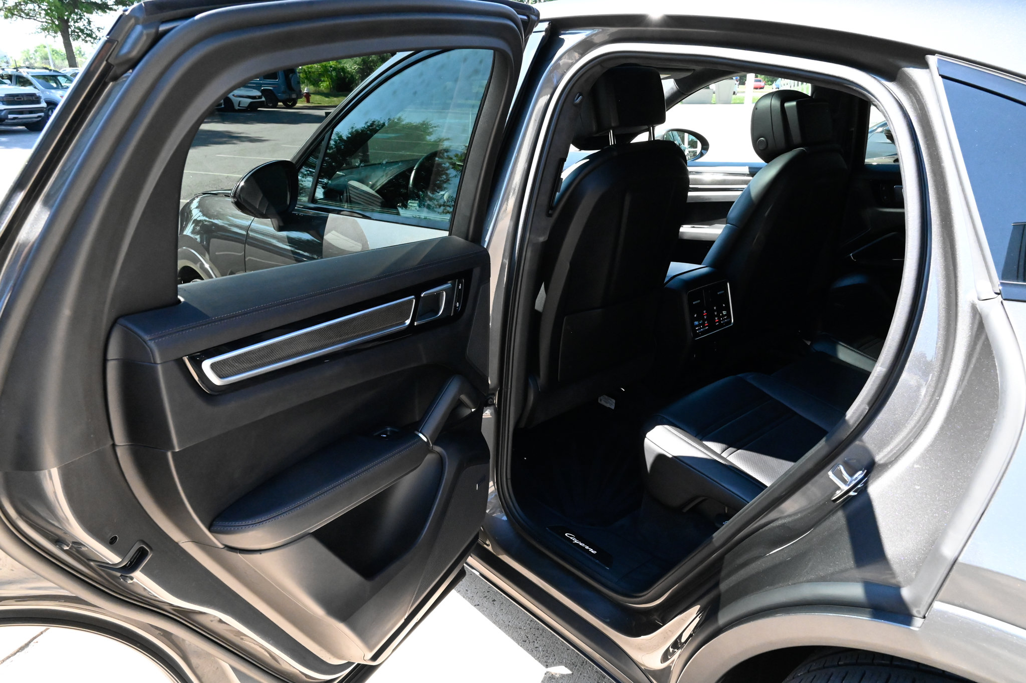 Used 2023 Porsche Cayenne GTS AWD/4WD image 38