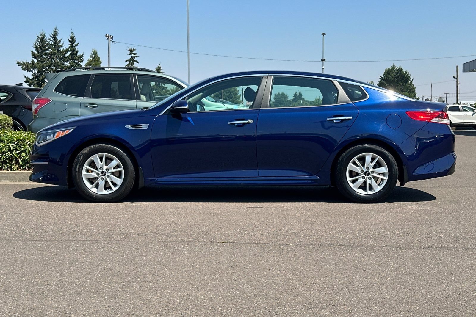 Used 2017 Kia Optima LX w/ Driver Convenience Package FWD image 7