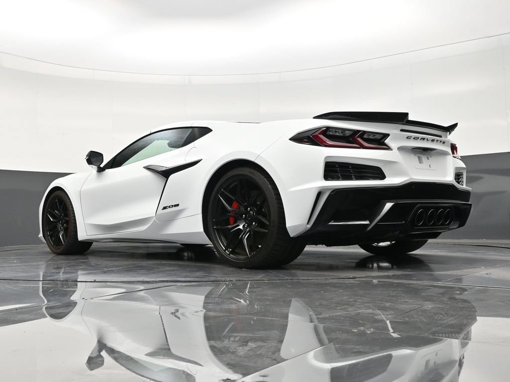 Used 2025 Chevrolet Corvette Z06 RWD image 23