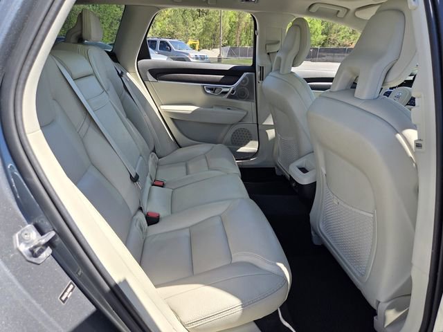 Used 2017 Volvo V90 T6 Cross Country image 17