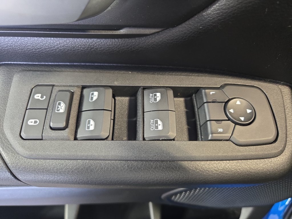 Used 2025 RAM 1500 Warlock AWD/4WD image 31