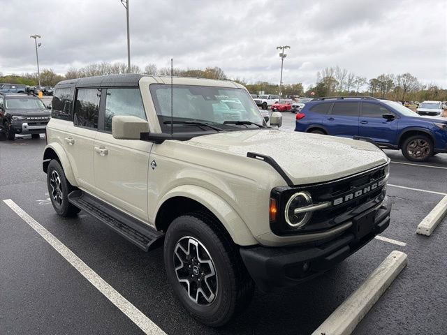 Used 2025 Ford Bronco Outer Banks image 2