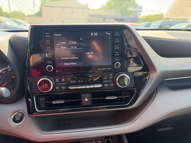 Used 2022 Toyota Highlander LE AWD/4WD image 12