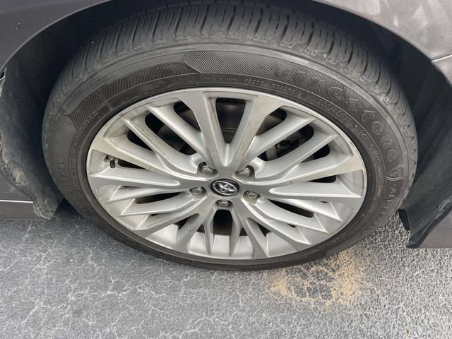 Used 2018 Toyota Camry XLE FWD image 2
