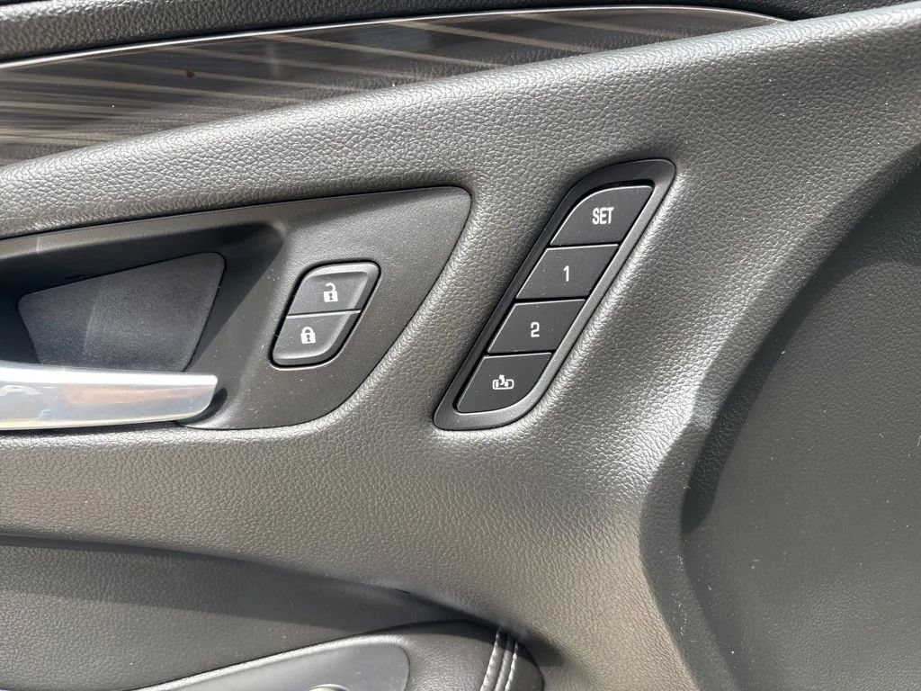 Used 2020 Buick Envision Premium AWD/4WD image 23